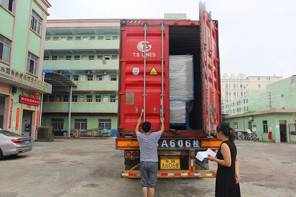东莞金铸机械8台抛光拉丝设备出口巴基斯坦